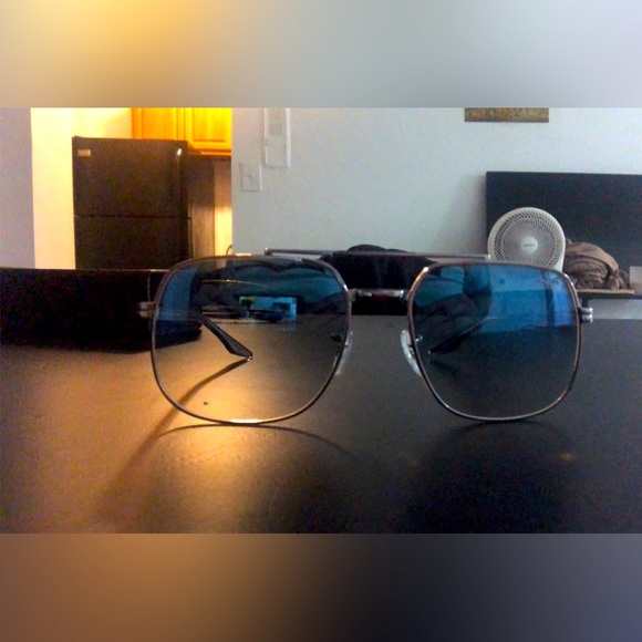 Ray Ban sunglasses with blue lenses - Picture 1 of 3